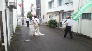 日向市駅前の清掃活動