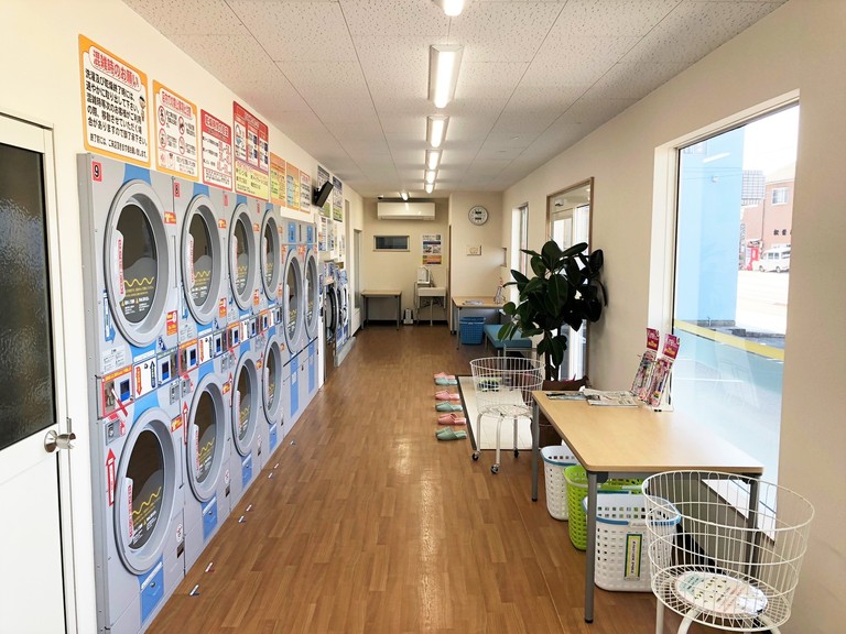 日向市　コインランドリー新築工事
